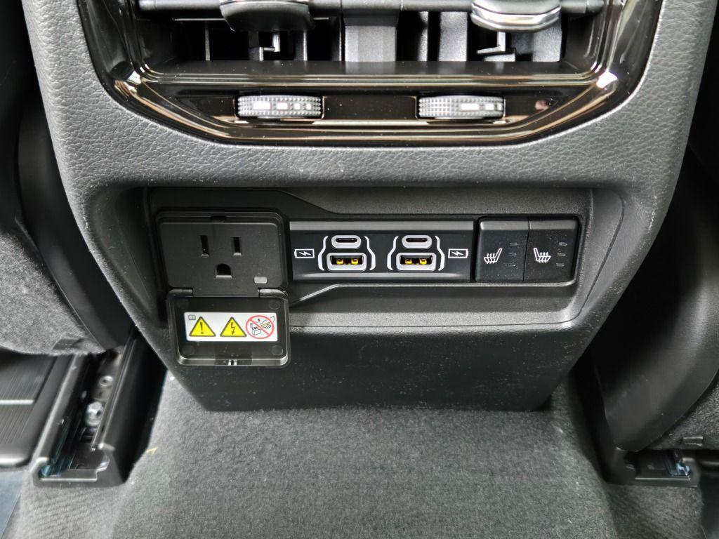 new 2025 Jeep Grand Cherokee car, priced at $45,572