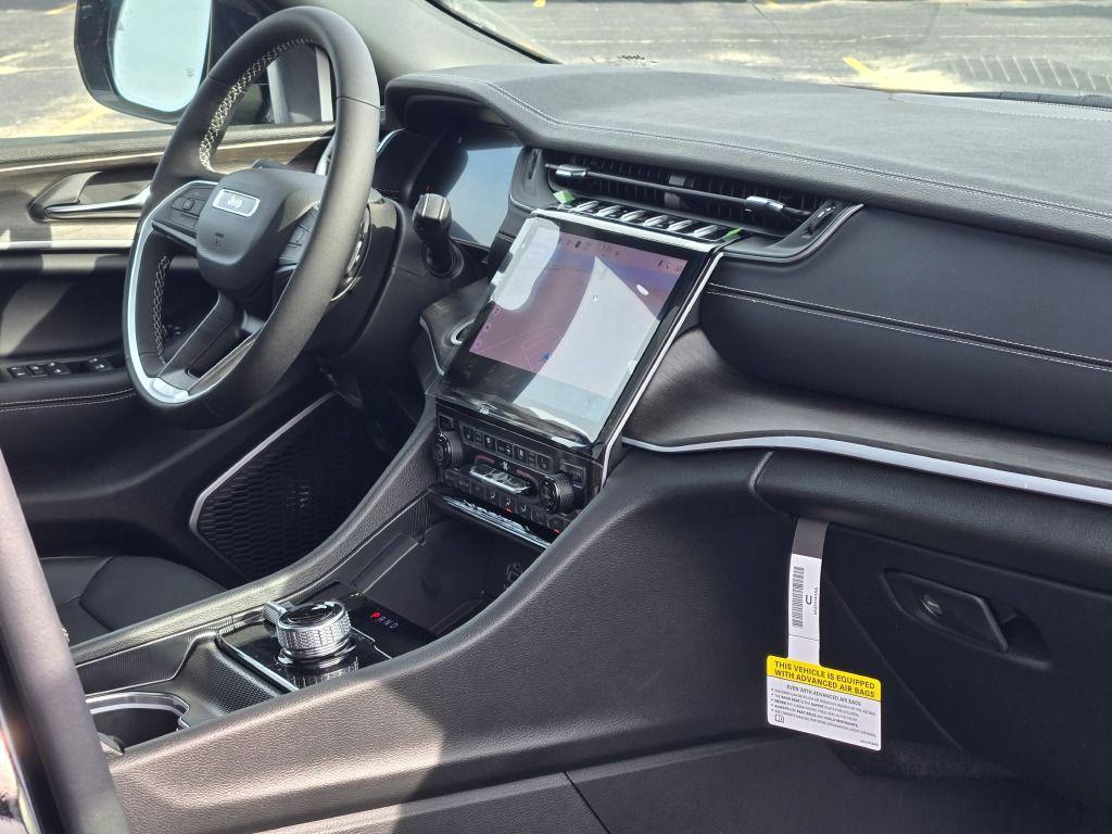 new 2025 Jeep Grand Cherokee car, priced at $45,572