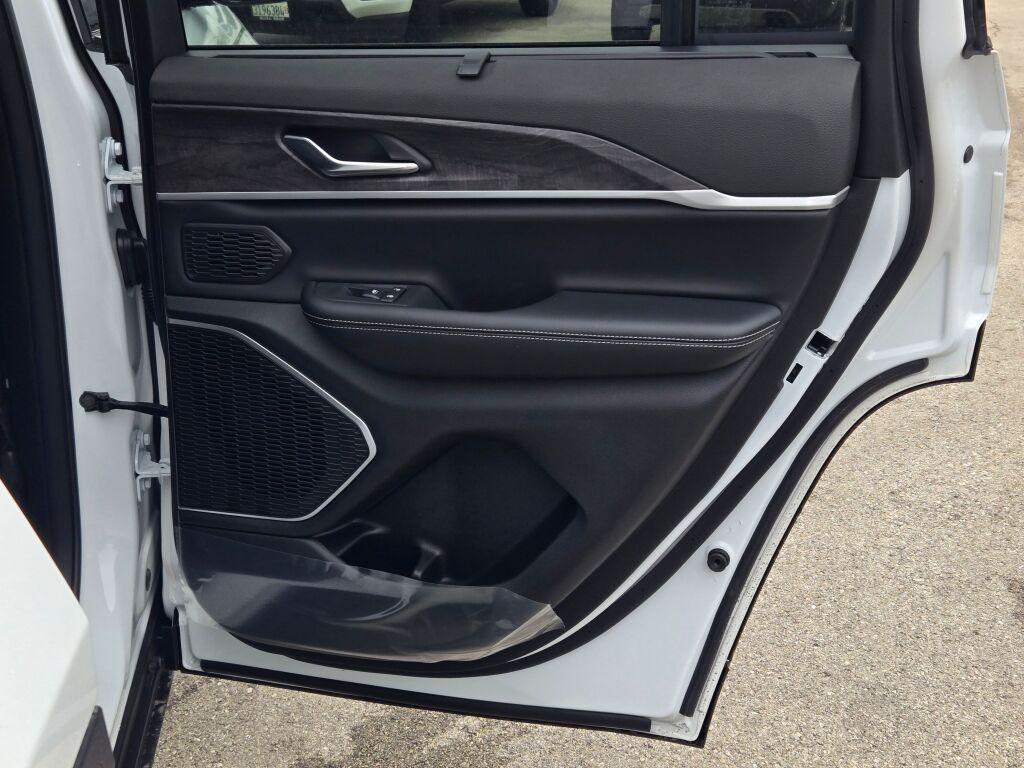 new 2025 Jeep Grand Cherokee car, priced at $44,911