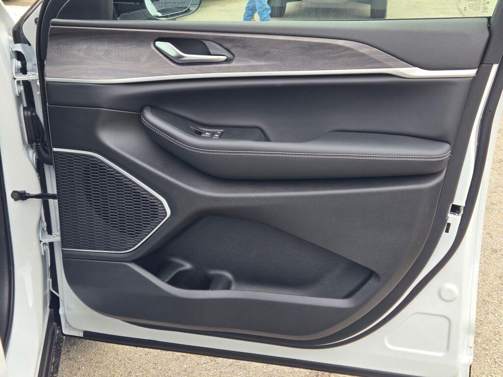 new 2025 Jeep Grand Cherokee car, priced at $44,911