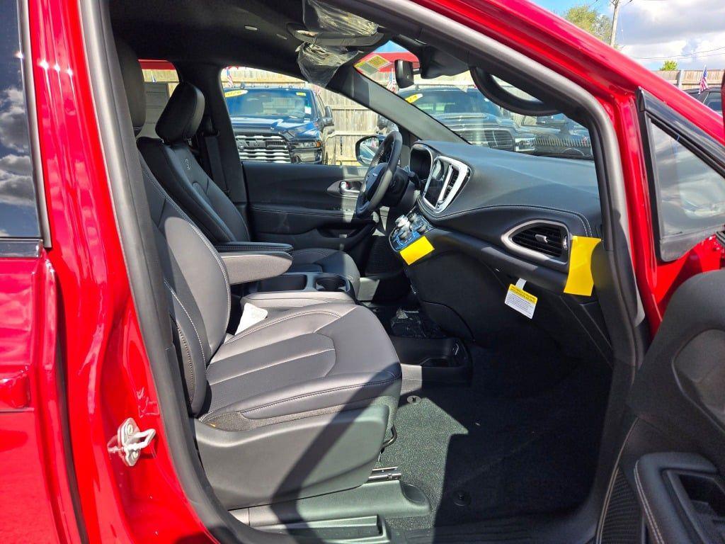 new 2026 Chrysler Pacifica car, priced at $44,152