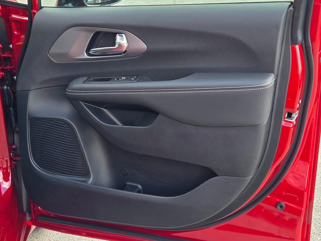 new 2026 Chrysler Pacifica car, priced at $44,152