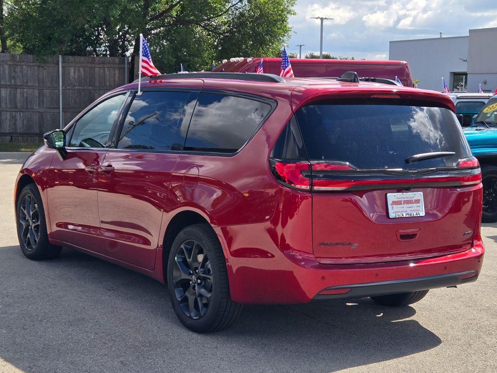 new 2026 Chrysler Pacifica car, priced at $46,123