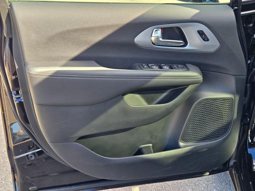 new 2026 Chrysler Pacifica car, priced at $46,563