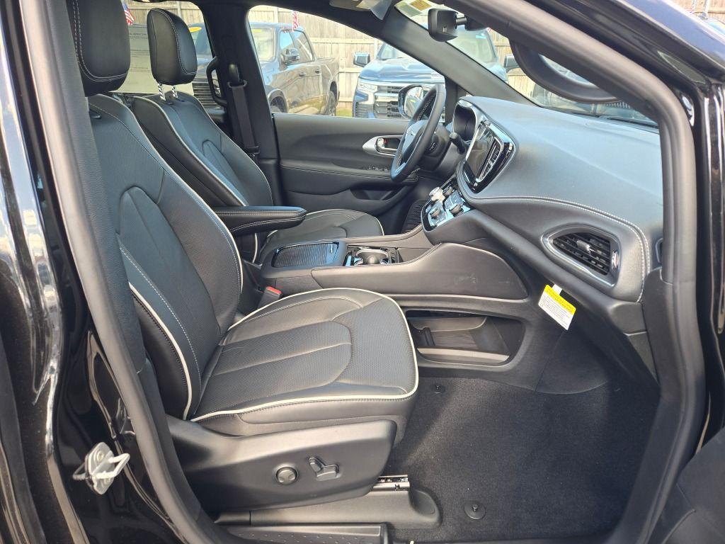 new 2026 Chrysler Pacifica car, priced at $44,604