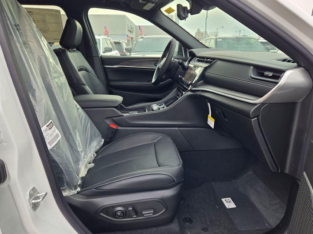 new 2026 Jeep Grand Cherokee car, priced at $54,438