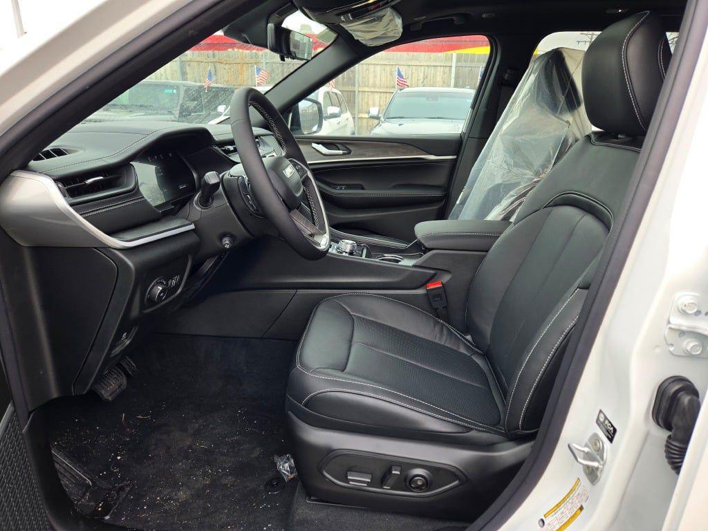 new 2026 Jeep Grand Cherokee car, priced at $55,850