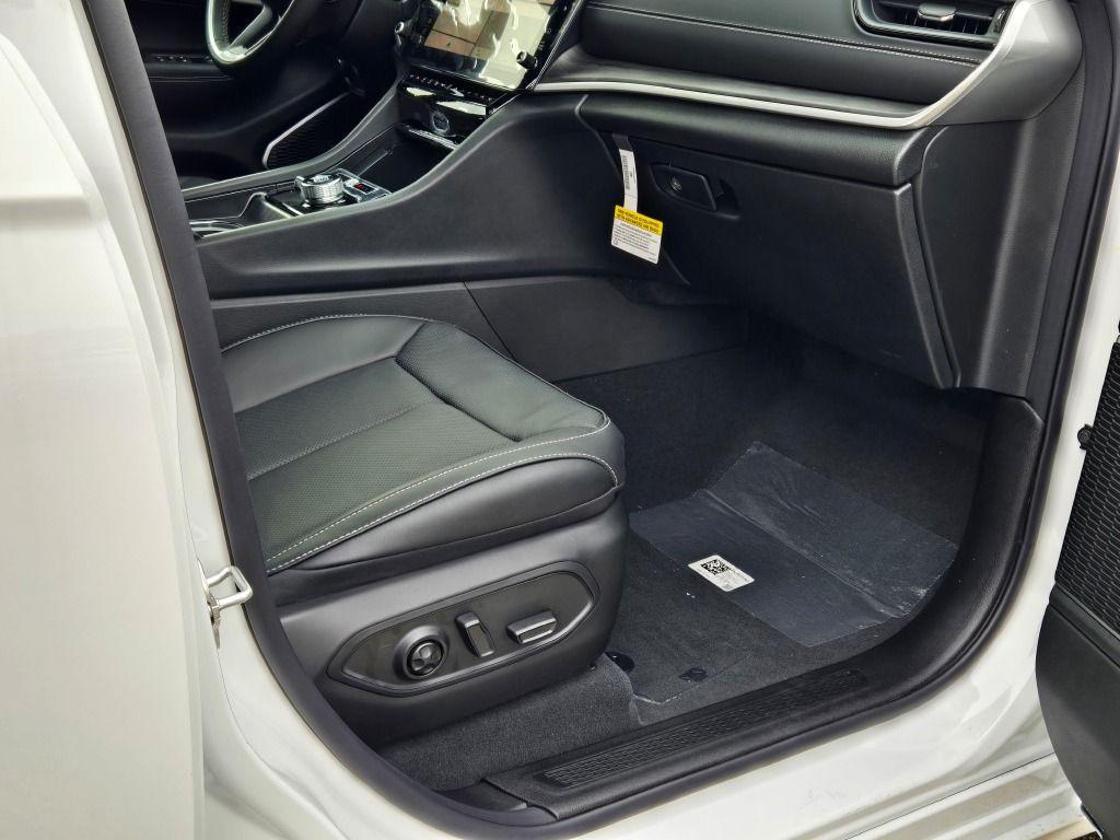 new 2026 Jeep Grand Cherokee car, priced at $54,438