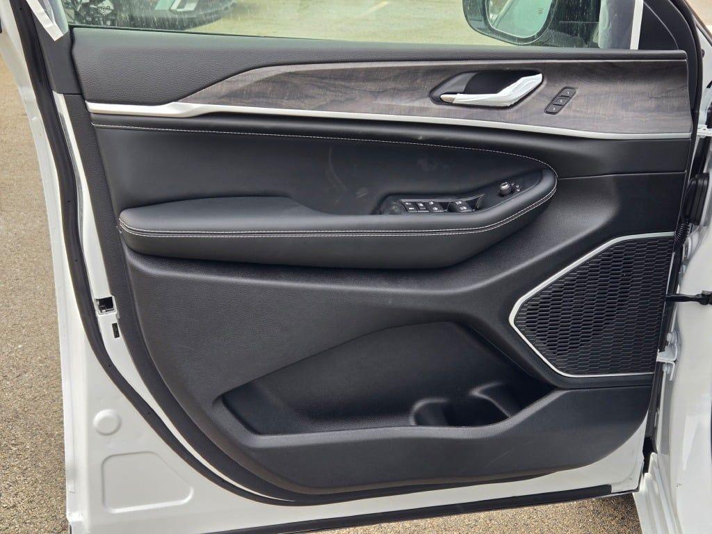 new 2026 Jeep Grand Cherokee car, priced at $55,850