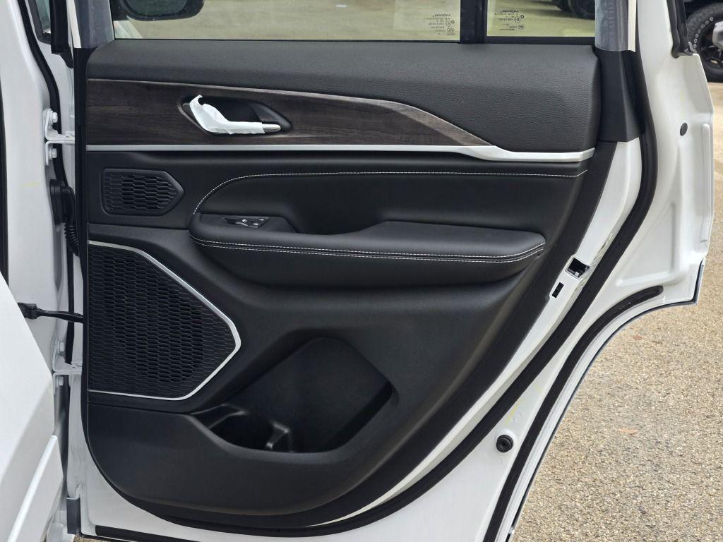 new 2026 Jeep Grand Cherokee car, priced at $54,438