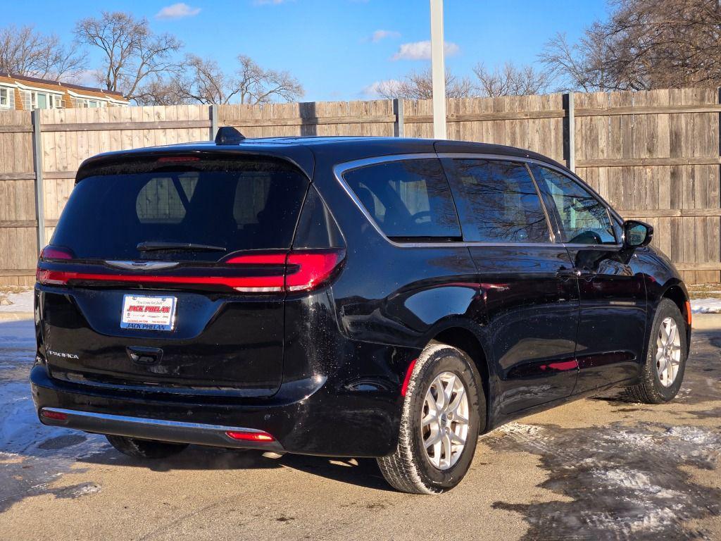used 2025 Chrysler Pacifica car, priced at $31,895