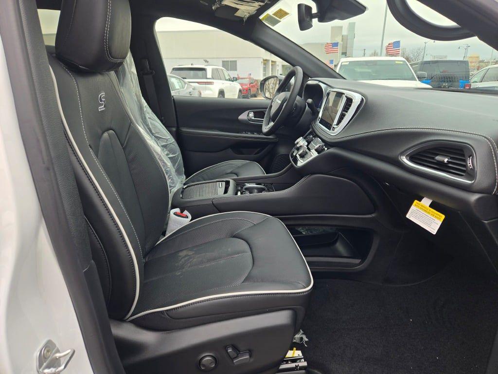 new 2026 Chrysler Pacifica car, priced at $48,339
