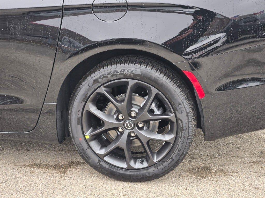 new 2026 Chrysler Pacifica car, priced at $40,796