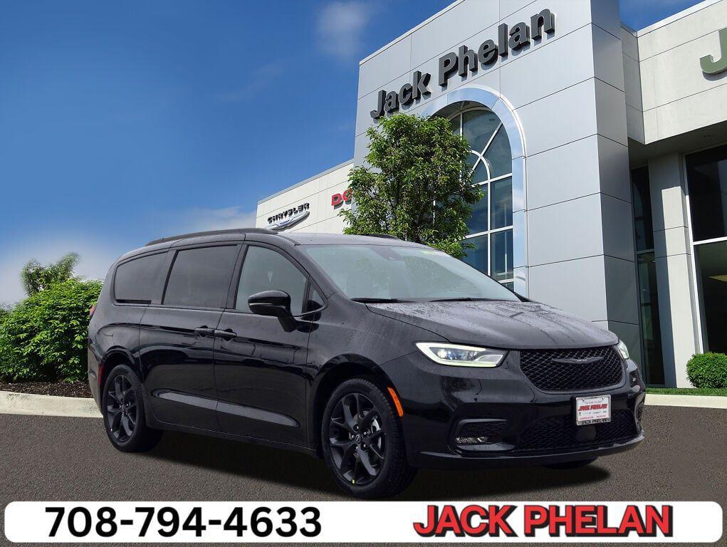 new 2026 Chrysler Pacifica car, priced at $40,796