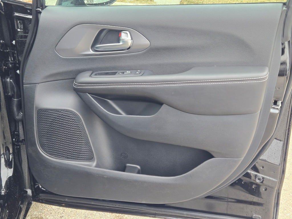 new 2026 Chrysler Pacifica car, priced at $40,796