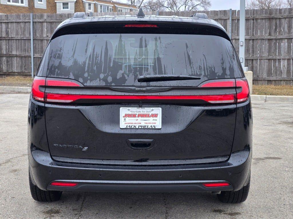new 2026 Chrysler Pacifica car, priced at $40,796