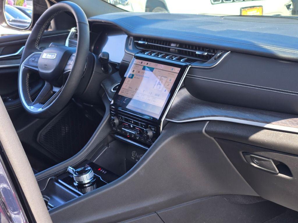 used 2024 Jeep Grand Cherokee car, priced at $31,999