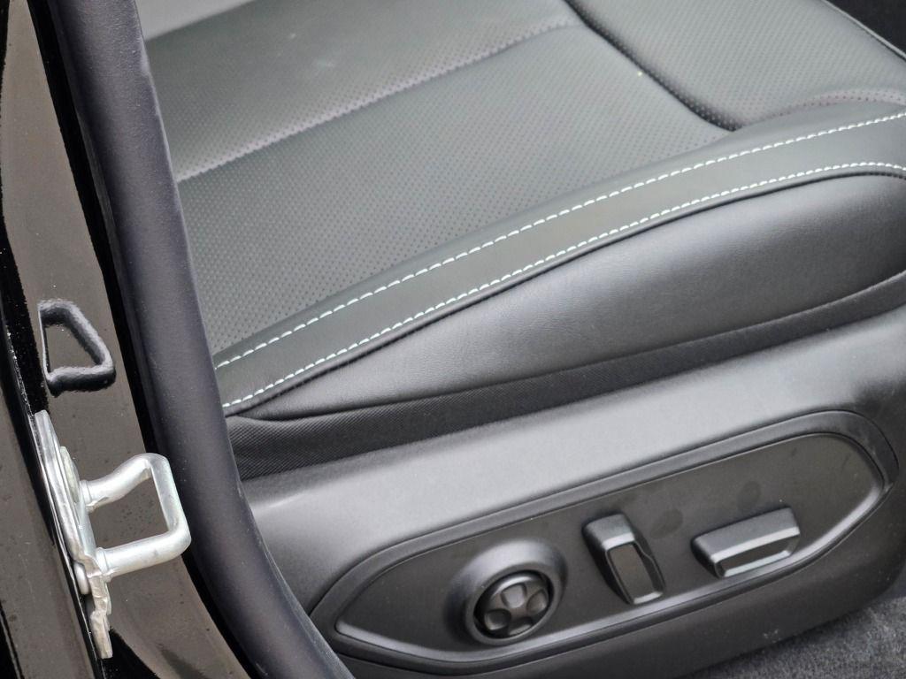 new 2026 Jeep Grand Cherokee car, priced at $48,049