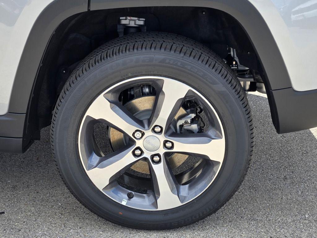 new 2025 Jeep Grand Cherokee car, priced at $45,224