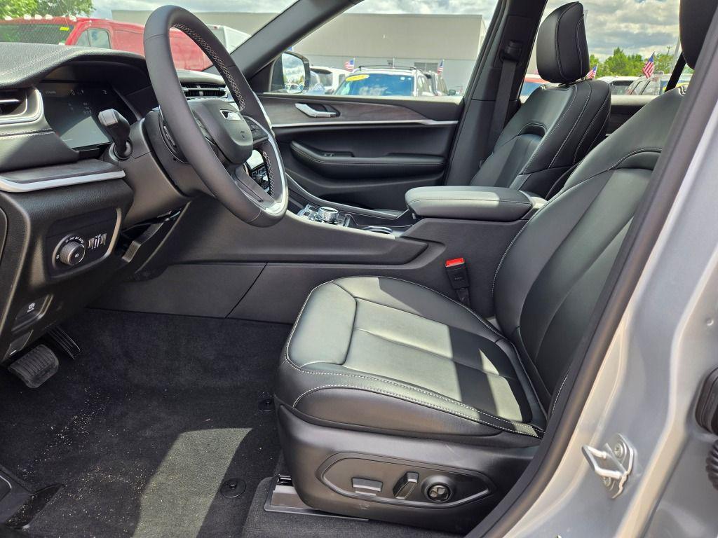 new 2025 Jeep Grand Cherokee car, priced at $45,224