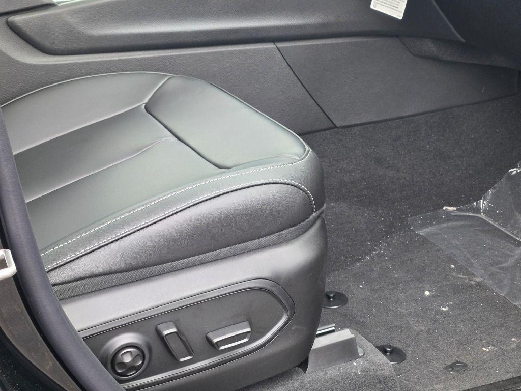 new 2026 Jeep Grand Cherokee car, priced at $46,750