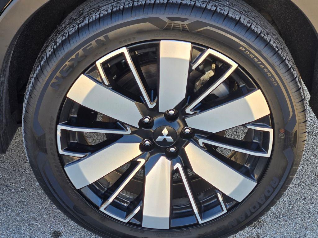 used 2025 Mitsubishi Outlander car, priced at $27,944