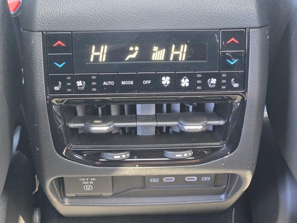 new 2026 Jeep Grand Cherokee car, priced at $59,571