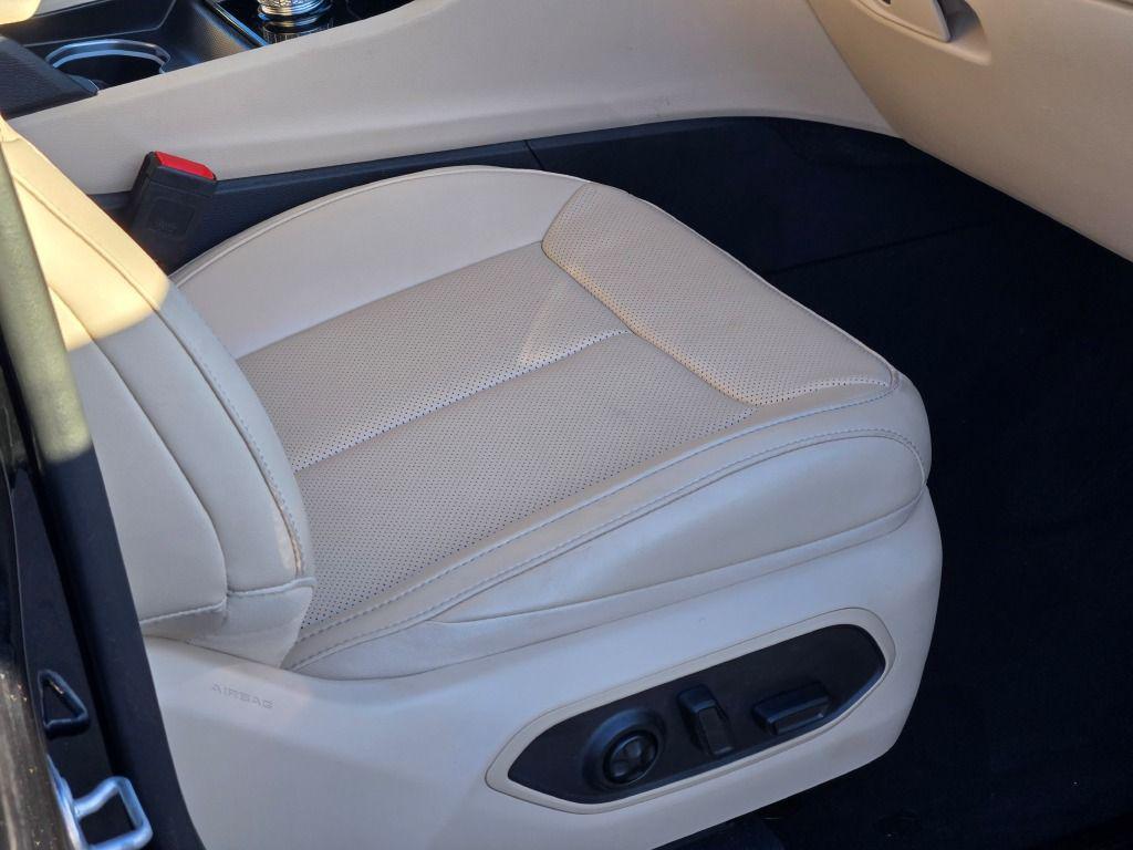 used 2025 Jeep Grand Cherokee car, priced at $34,997