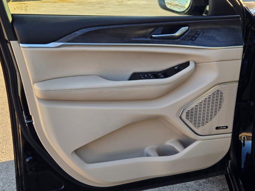 used 2025 Jeep Grand Cherokee car, priced at $34,997