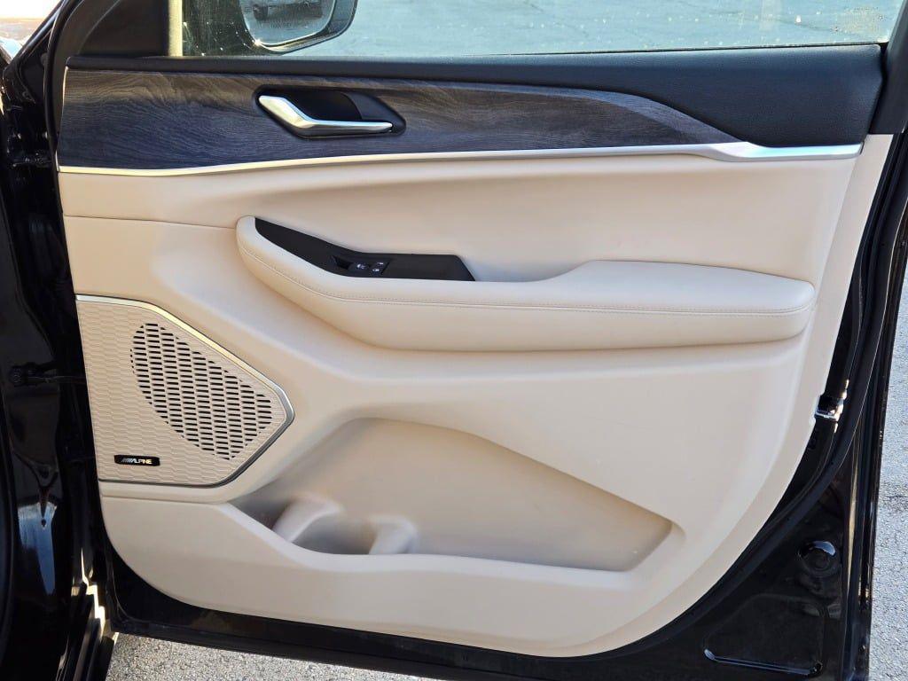 used 2025 Jeep Grand Cherokee car, priced at $34,997