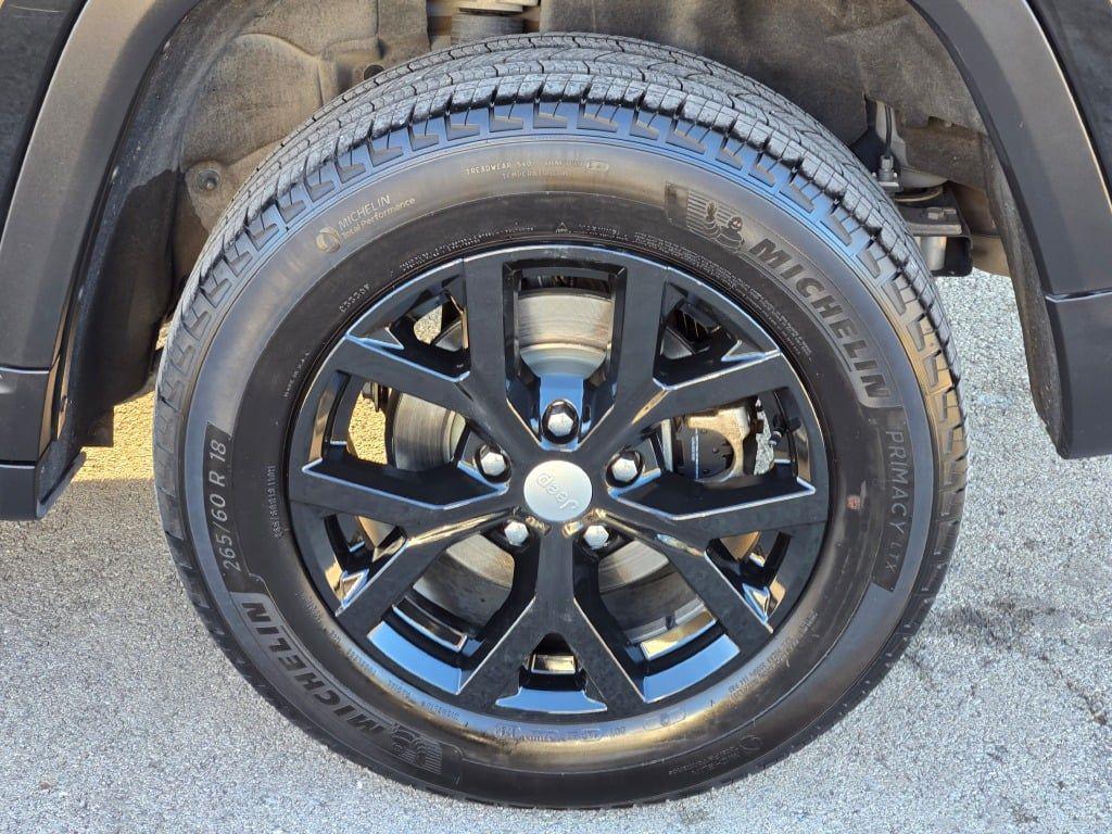 used 2025 Jeep Grand Cherokee car, priced at $34,997