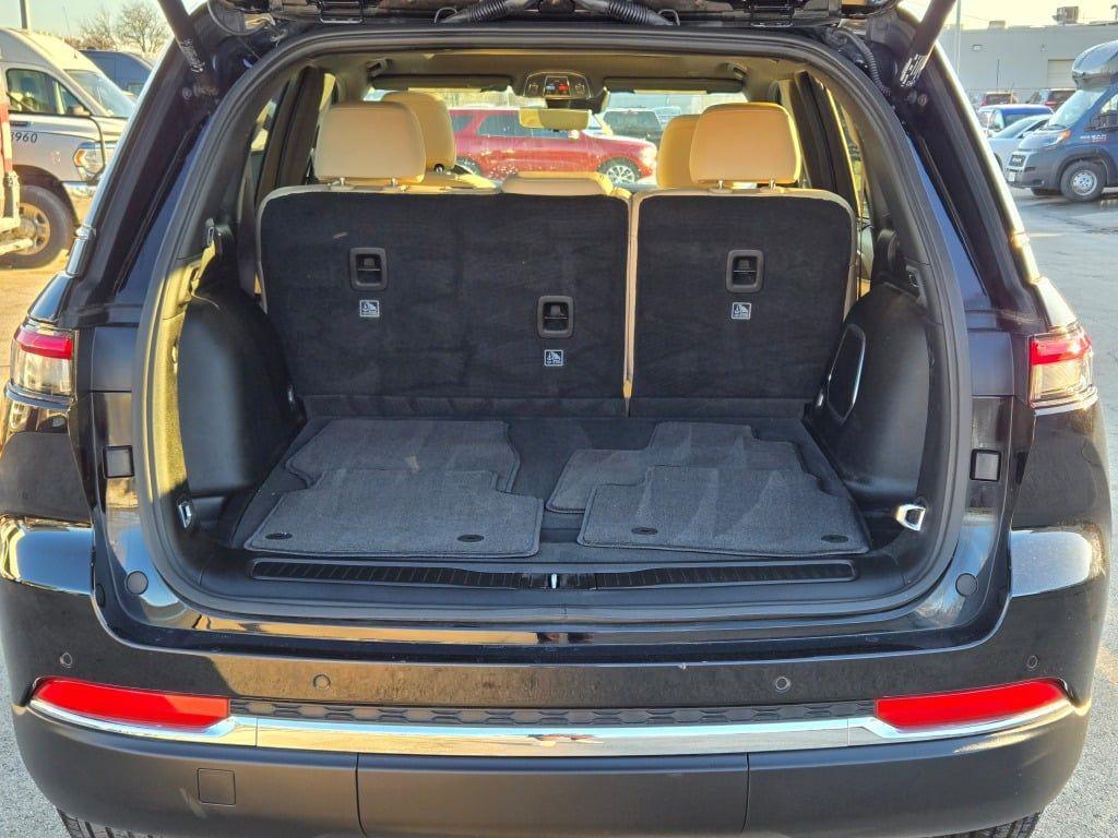 used 2025 Jeep Grand Cherokee car, priced at $34,997