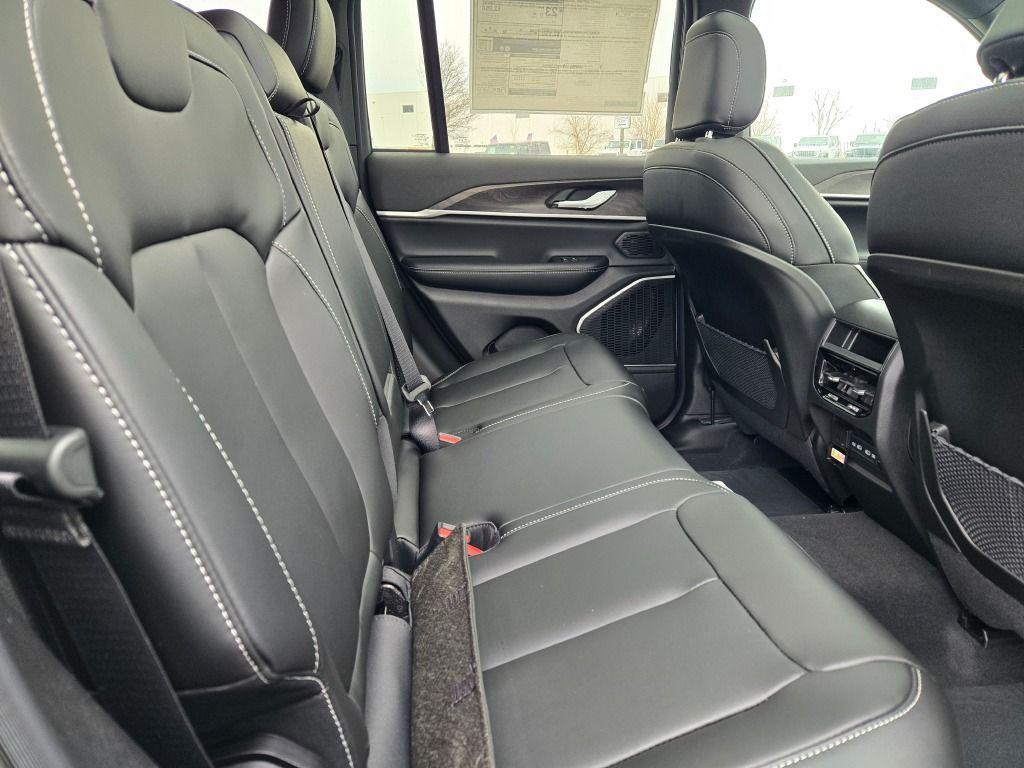 new 2026 Jeep Grand Cherokee car, priced at $46,232