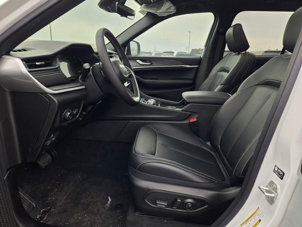 new 2026 Jeep Grand Cherokee car, priced at $46,232