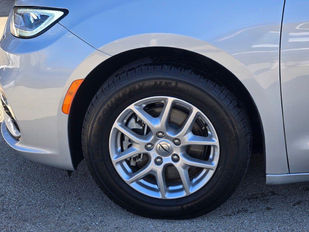 used 2024 Chrysler Pacifica car, priced at $28,598