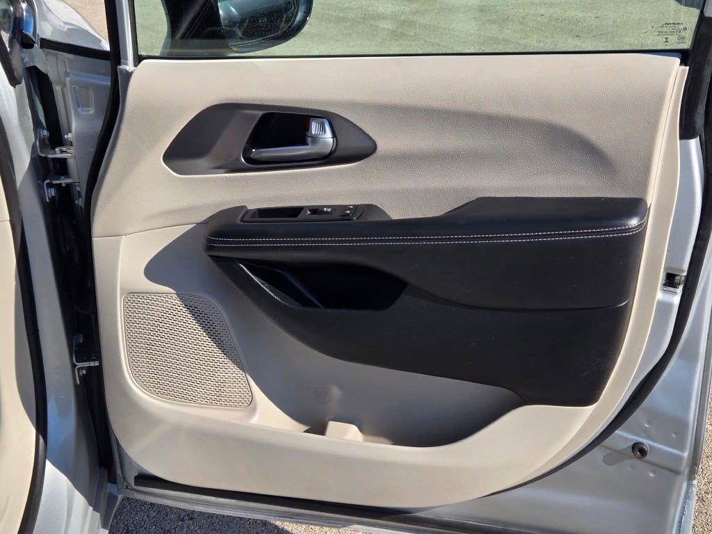 used 2024 Chrysler Pacifica car, priced at $28,598