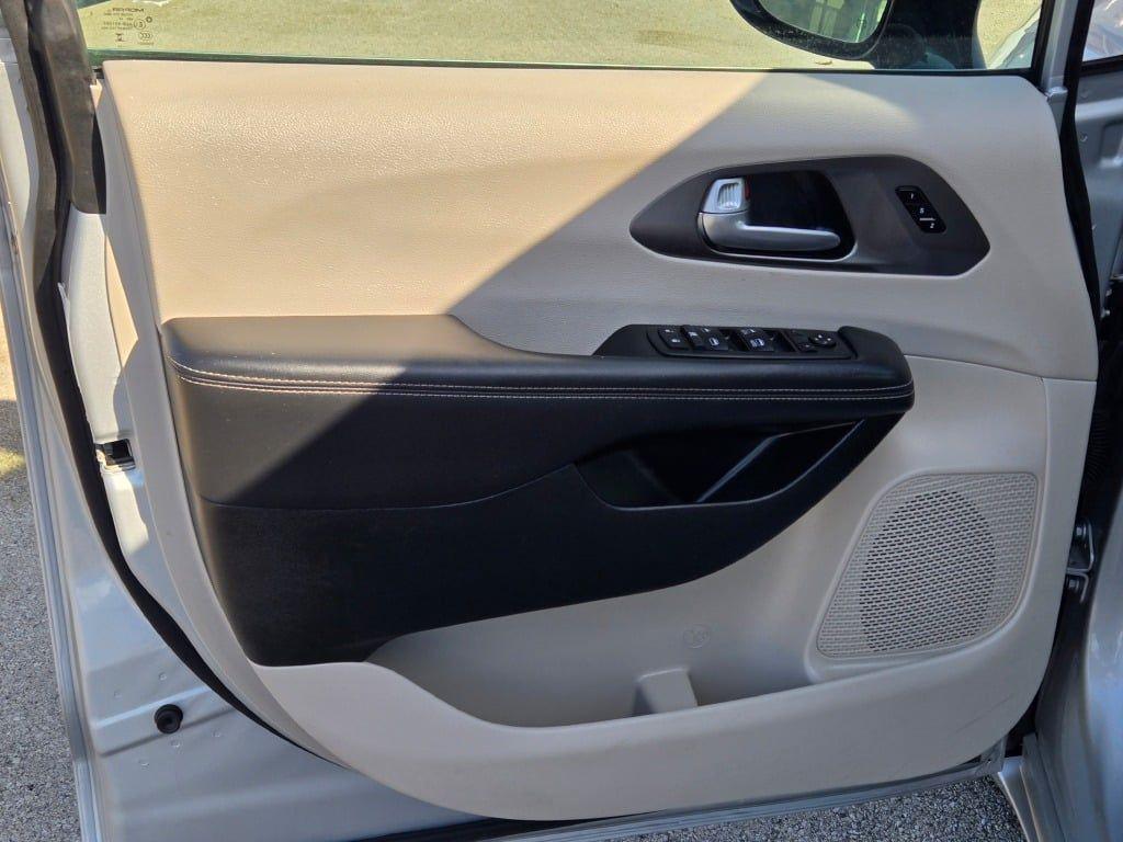 used 2024 Chrysler Pacifica car, priced at $28,598