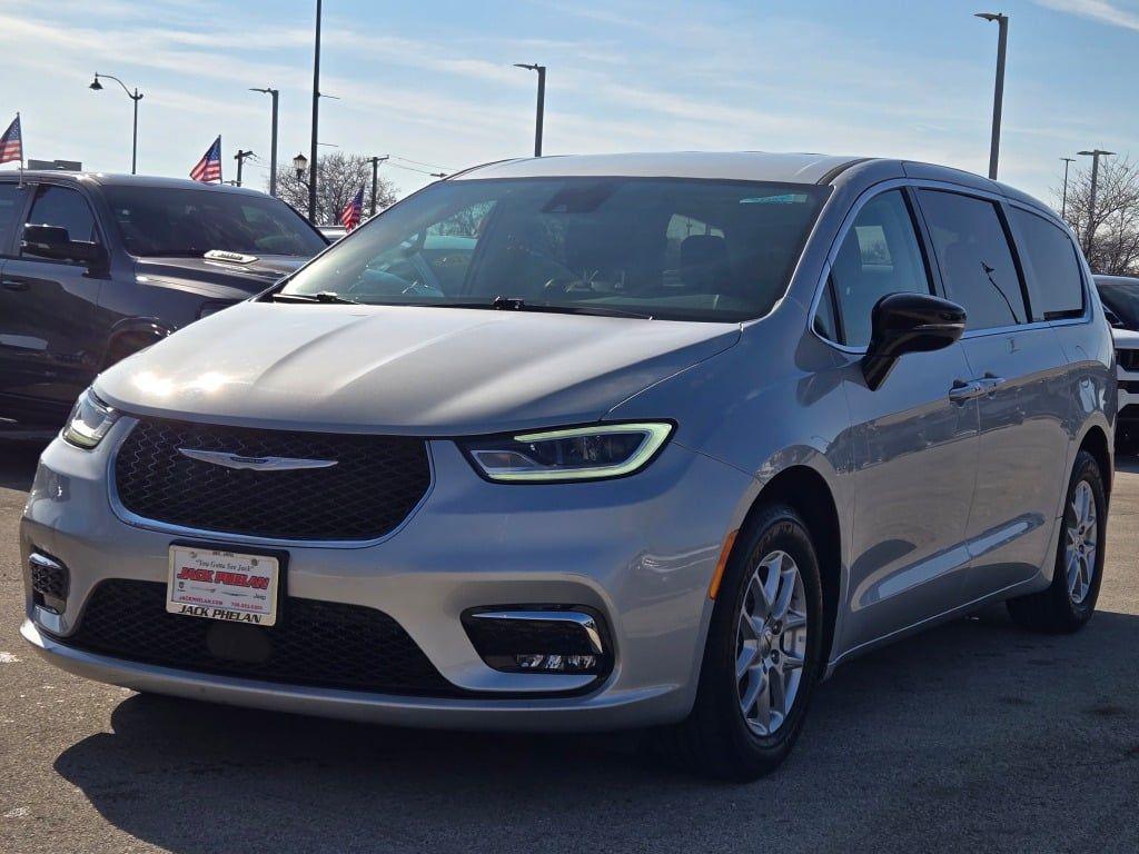 used 2024 Chrysler Pacifica car, priced at $28,598
