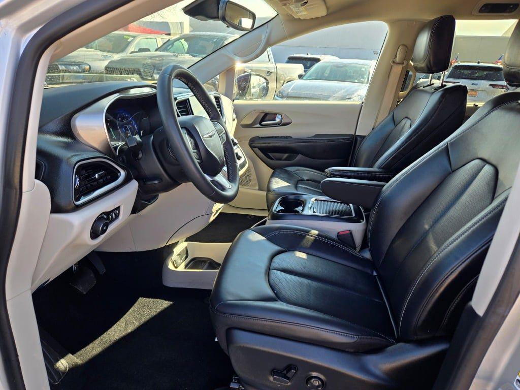 used 2024 Chrysler Pacifica car, priced at $28,598