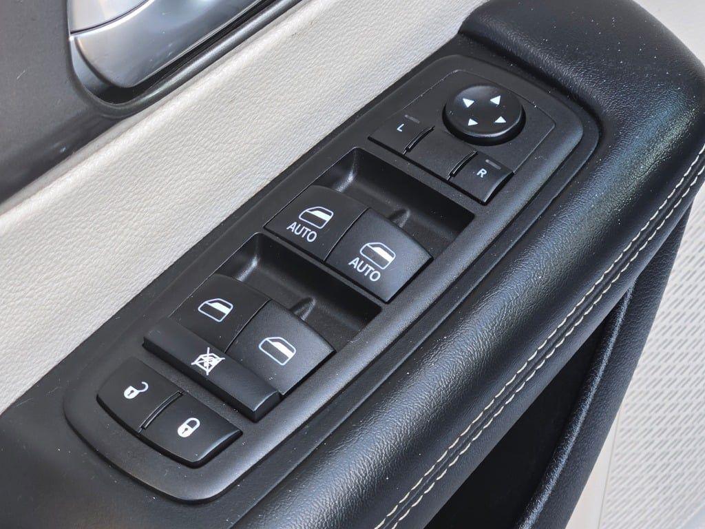 used 2024 Chrysler Pacifica car, priced at $28,598