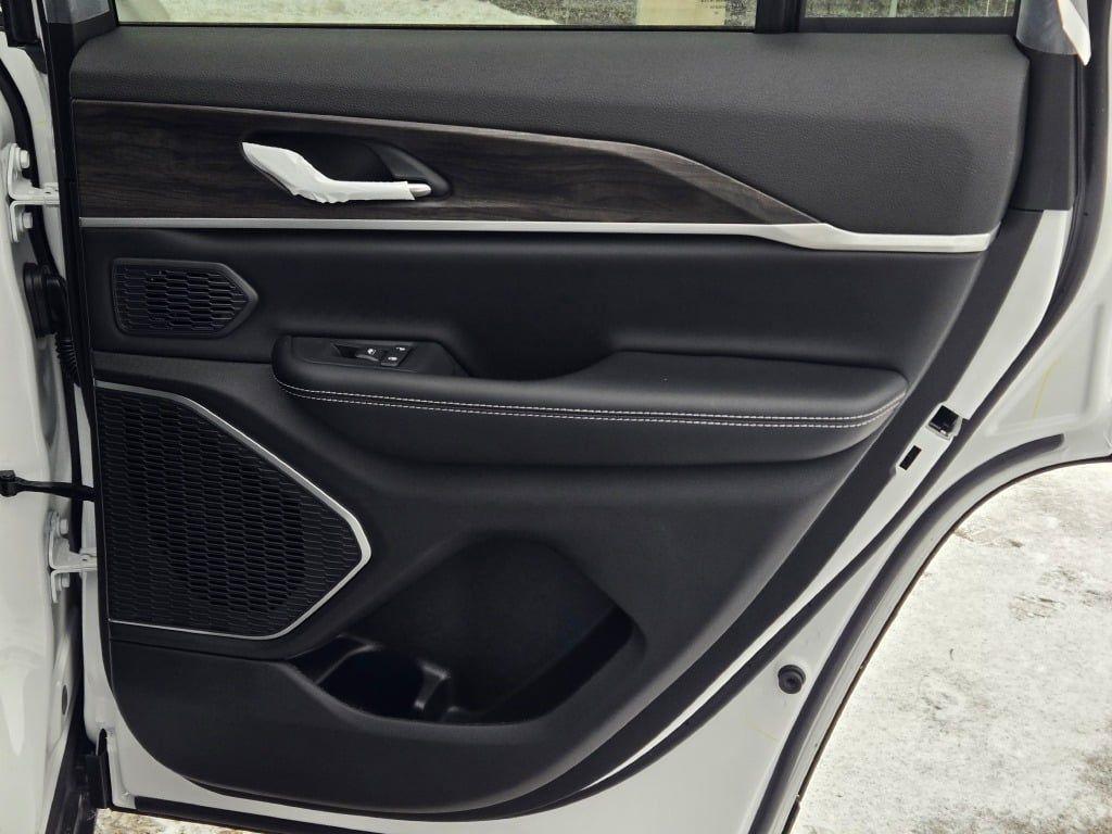 new 2026 Jeep Grand Cherokee car, priced at $46,232