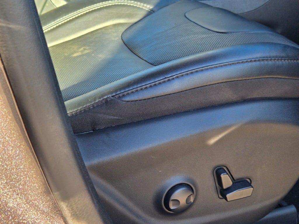 used 2023 Jeep Cherokee car, priced at $22,998