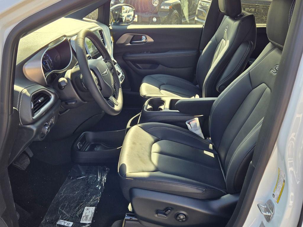 new 2026 Chrysler Pacifica car, priced at $42,008