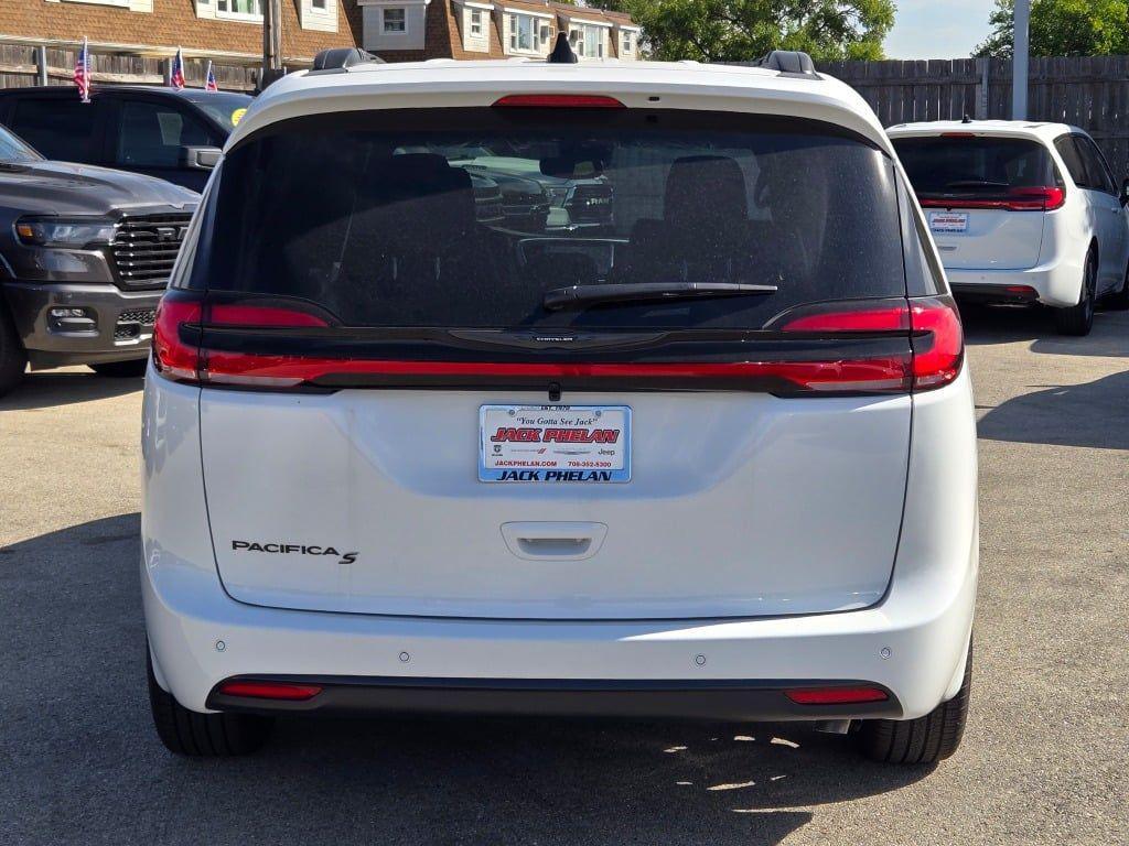 new 2026 Chrysler Pacifica car, priced at $39,903