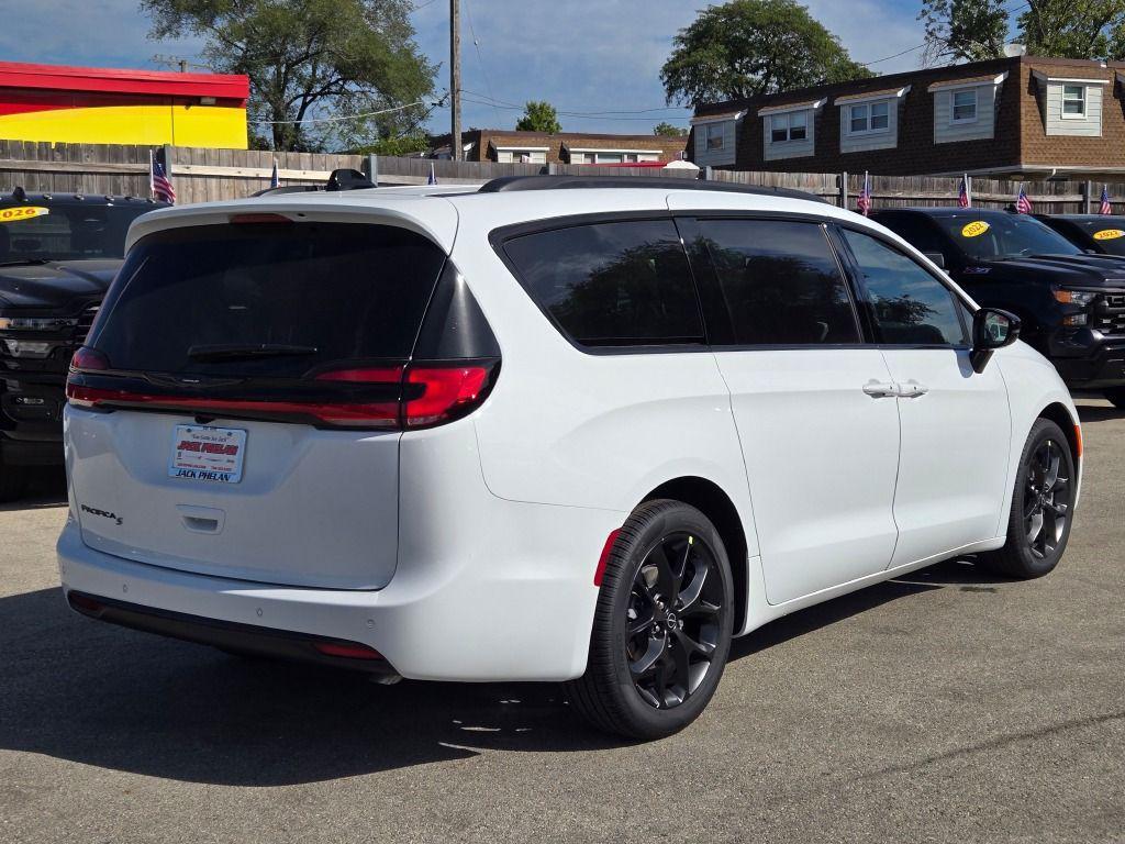 new 2026 Chrysler Pacifica car, priced at $39,903