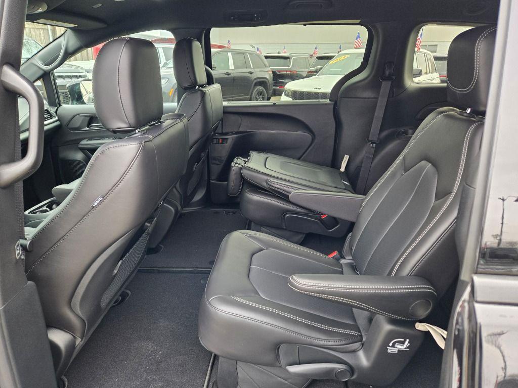 new 2026 Chrysler Pacifica car, priced at $45,427