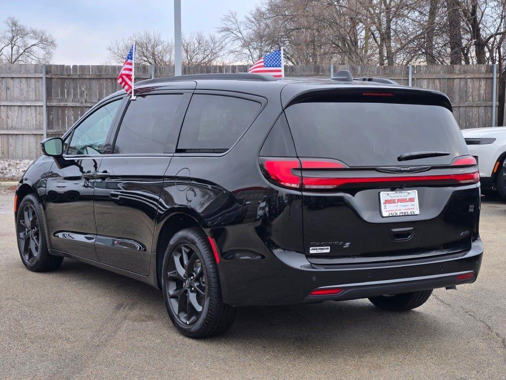new 2026 Chrysler Pacifica car