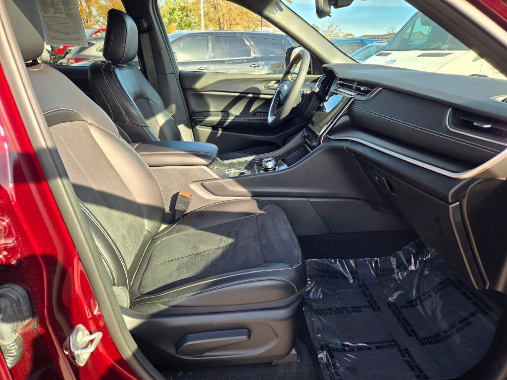 used 2024 Jeep Grand Cherokee car, priced at $32,949