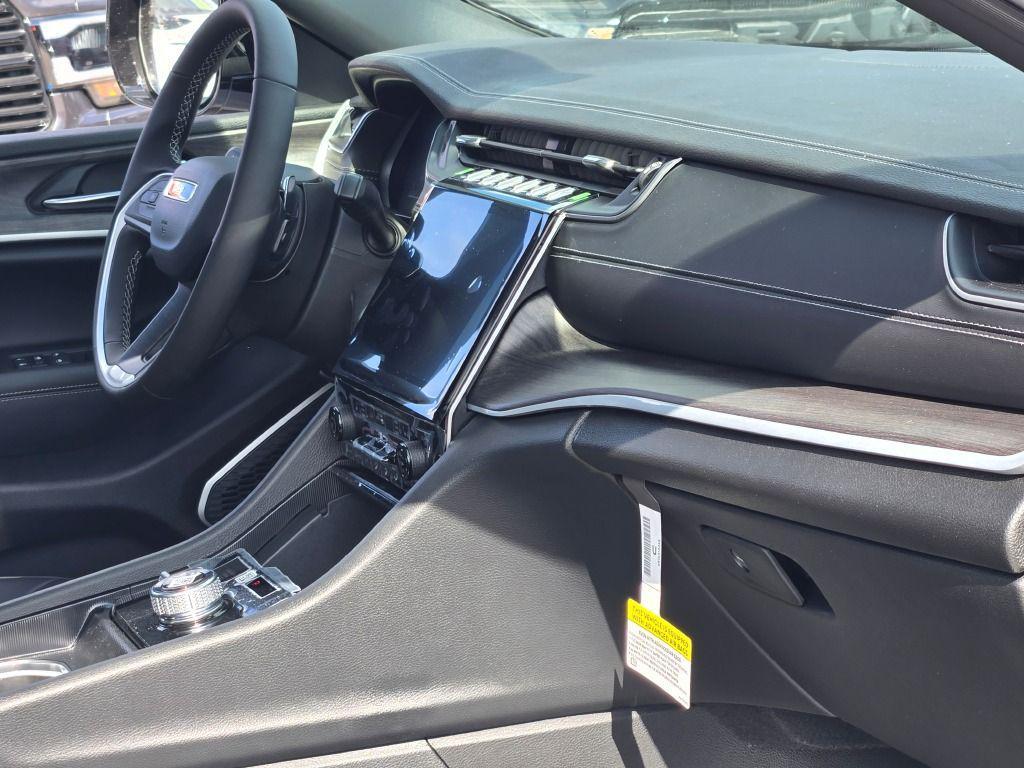 new 2025 Jeep Grand Cherokee car, priced at $46,403