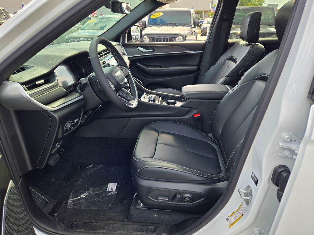 new 2025 Jeep Grand Cherokee car, priced at $46,403